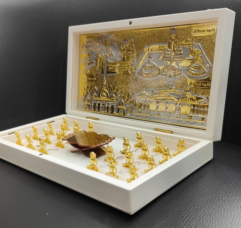24 Tirthankar Bhagwan and four sacred Tirth royal box